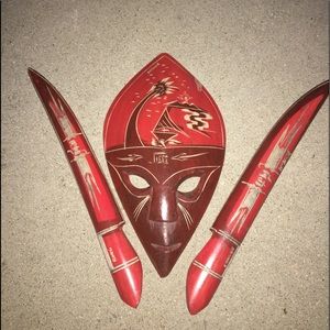 Vintage Bula Bula mask and 2 knives. Hand engraved